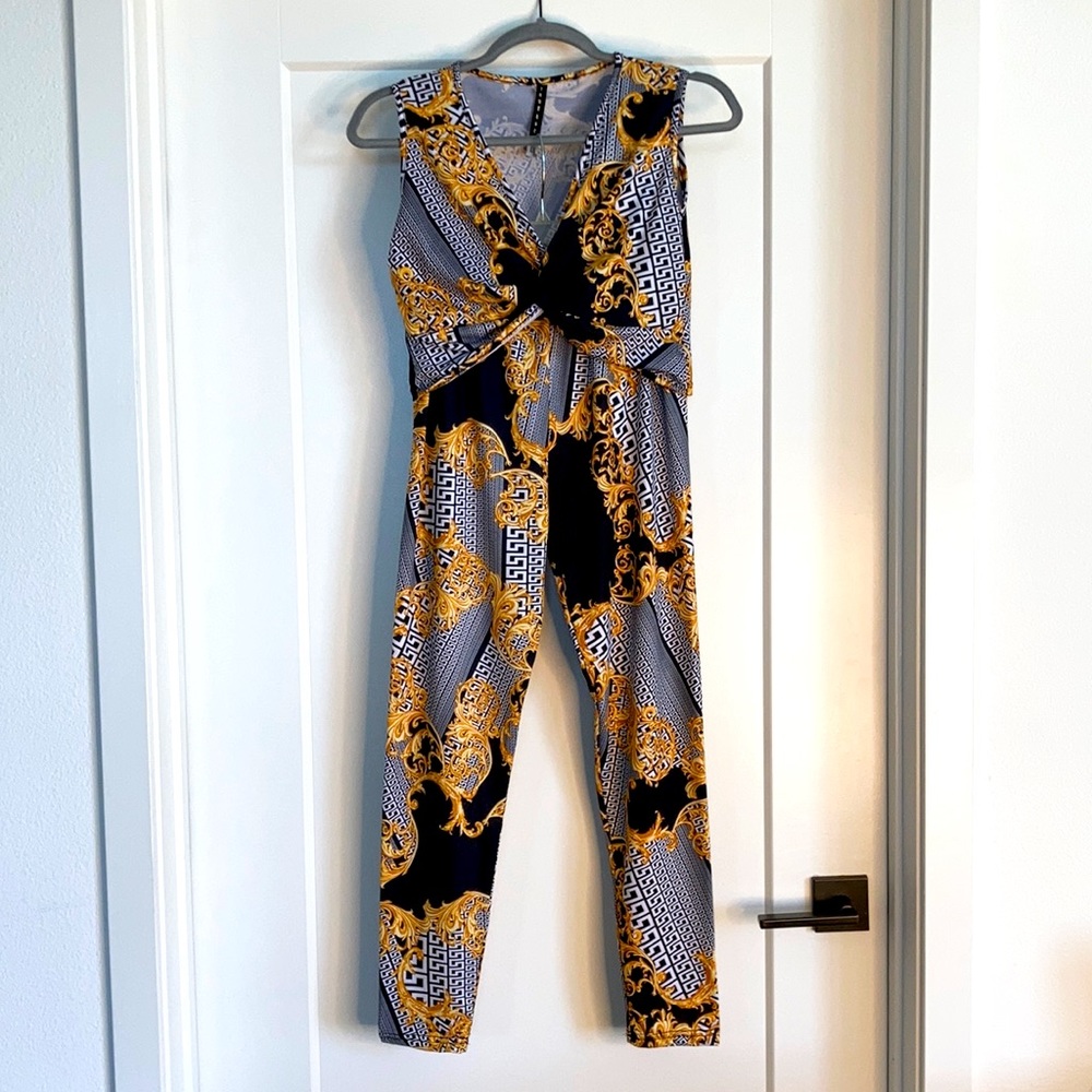 Gold & Black Sleeveless Top & Pants, 2 Piece Set. Size L.**I’m usually a size S